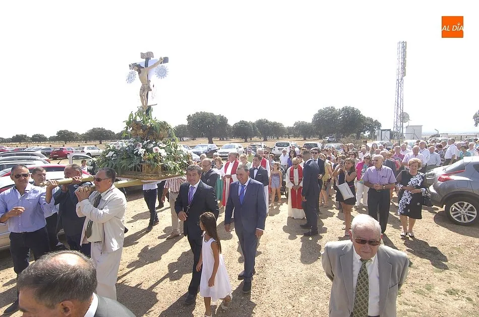 Foto 9 - Multitudinaria Romer&iacute;a del Santo Cristo de la Laguna en Aldehuela de Yeltes  