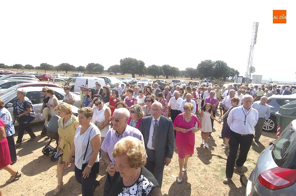 Foto 6 - Multitudinaria Romer&iacute;a del Santo Cristo de la Laguna en Aldehuela de Yeltes  