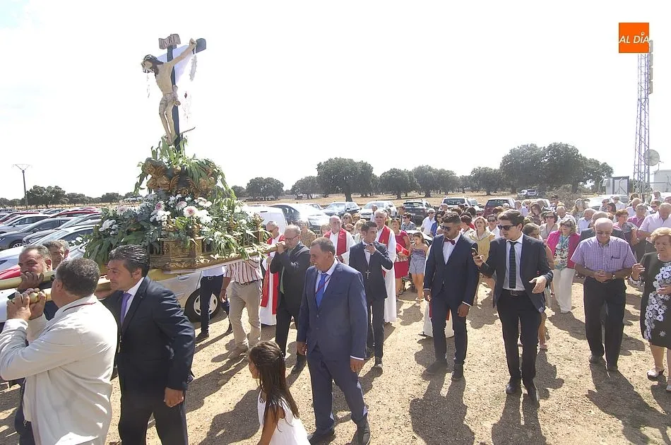 Foto 8 - Multitudinaria Romer&iacute;a del Santo Cristo de la Laguna en Aldehuela de Yeltes  