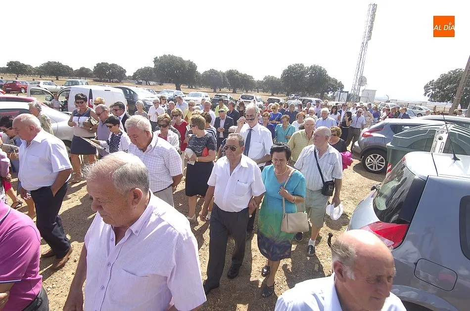 Foto 3 - Multitudinaria Romer&iacute;a del Santo Cristo de la Laguna en Aldehuela de Yeltes  