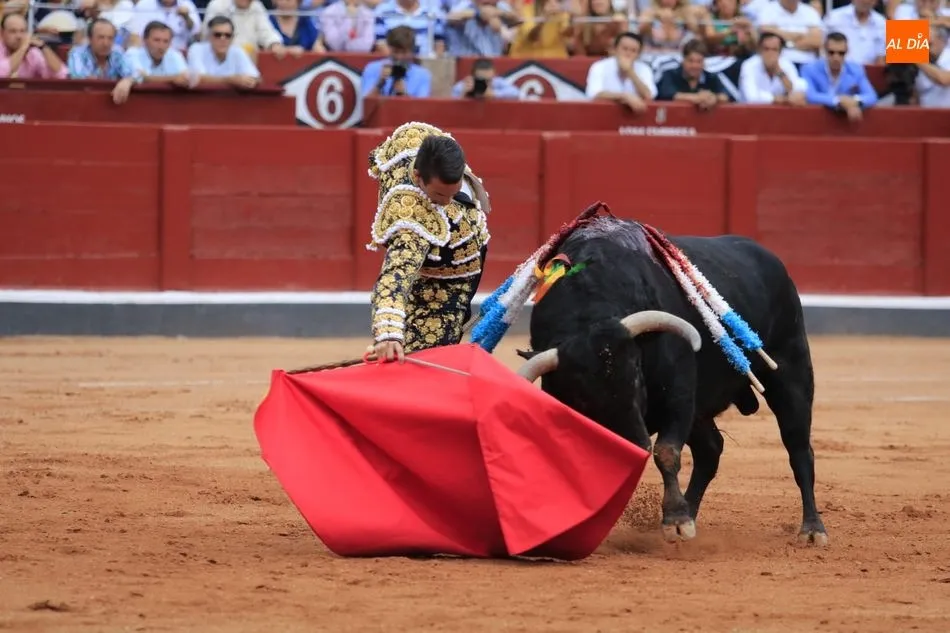 Foto 3 - Juan del &Aacute;lamo abre la tercera puerta grande de la Feria