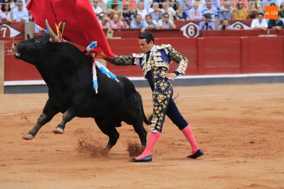 Foto 2 - Juan del &Aacute;lamo abre la tercera puerta grande de la Feria