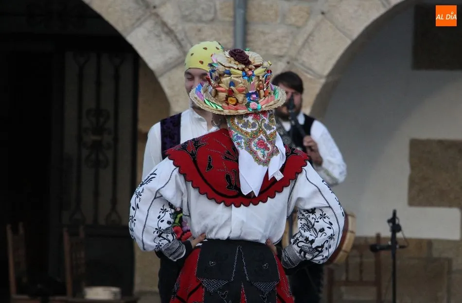 Foto 5 - Barruecopardo muestra su devoci&oacute;n al Cristo de las Mercedes  