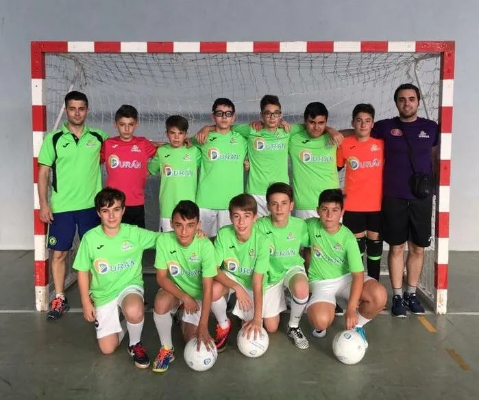 Jugadores y cuerpo técnico del conjunto Piensos Durán Albense Cadete