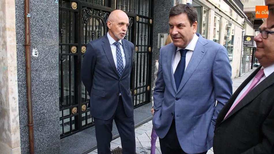 Carlos Fernández Carriedo, consejero de Empleo de Castilla y León, en una de sus visitas a Salamanca