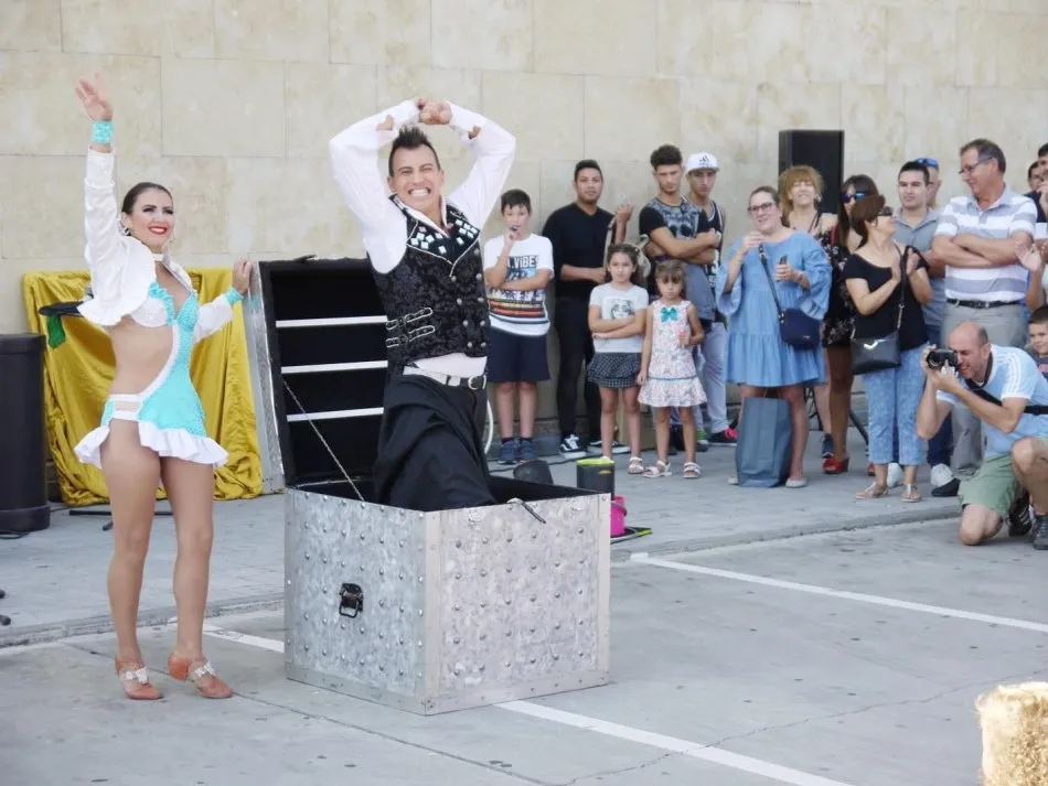 Foto 5 - El Gran Circo Holiday organiza una exhibici&oacute;n en el Centro Comercial El Tormes