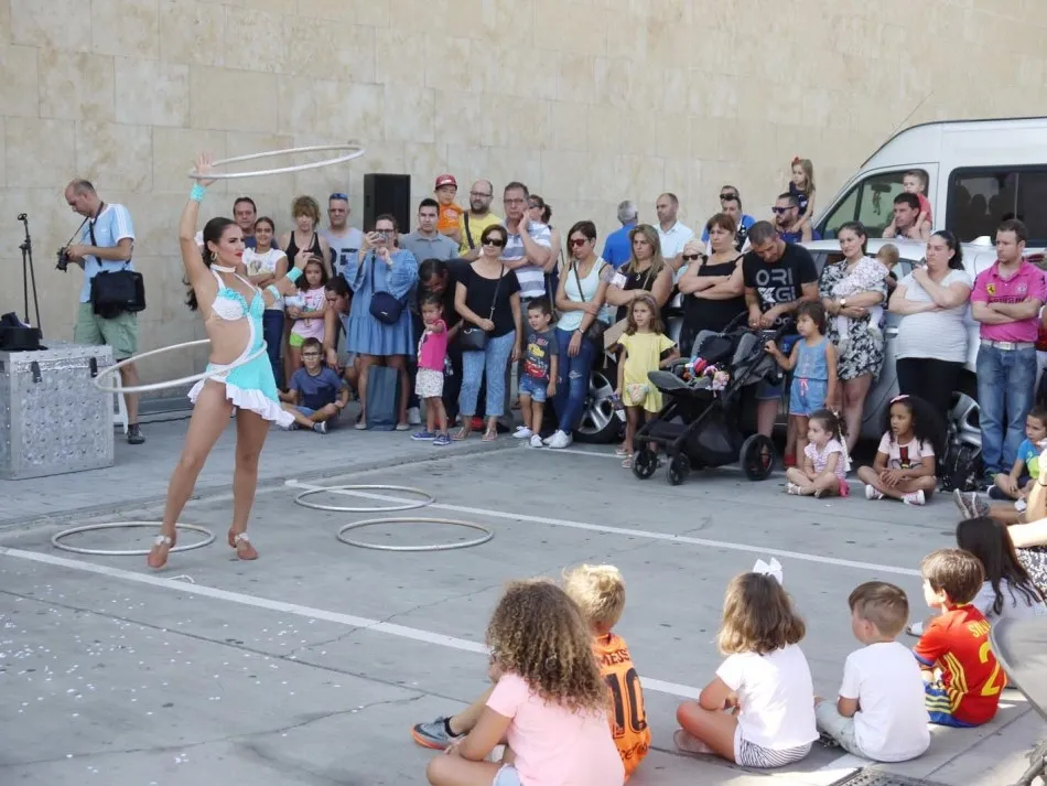 Foto 4 - El Gran Circo Holiday organiza una exhibici&oacute;n en el Centro Comercial El Tormes