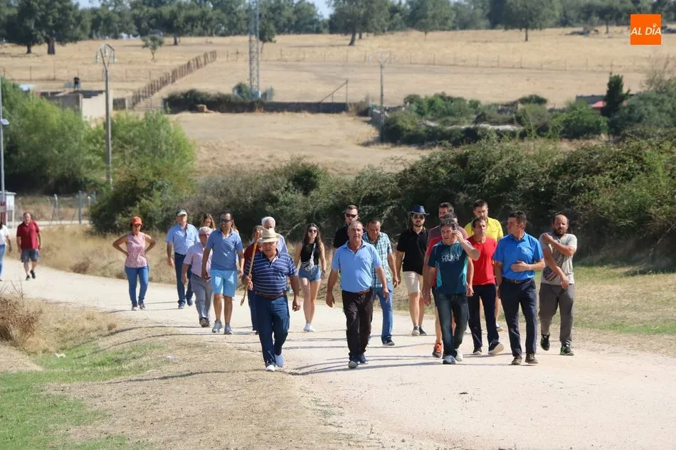 Bonito encierro a caballo en Bañobárez con erales de Martín Cilleros  