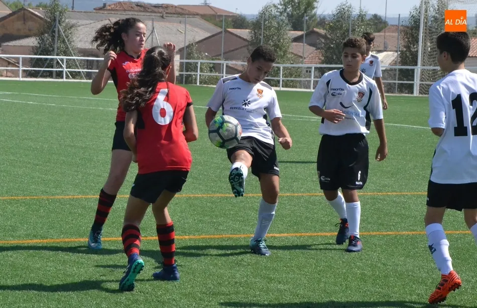 El Ciudad Rodrigo disputa una tanda de amistosos contra el Salamanca FF con Rubén en el recuerdo  