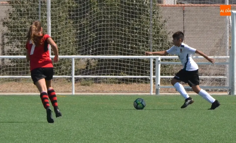 Foto 10 - El Ciudad Rodrigo disputa una tanda de amistosos contra el Salamanca FF con Rub&eacute;n en el recuerdo  