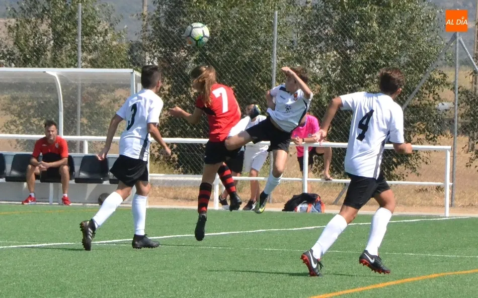 Foto 6 - El Ciudad Rodrigo disputa una tanda de amistosos contra el Salamanca FF con Rub&eacute;n en el recuerdo  