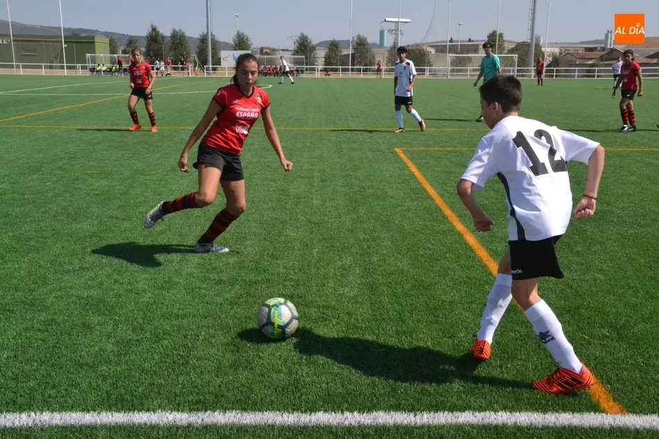 Foto 9 - El Ciudad Rodrigo disputa una tanda de amistosos contra el Salamanca FF con Rub&eacute;n en el recuerdo  