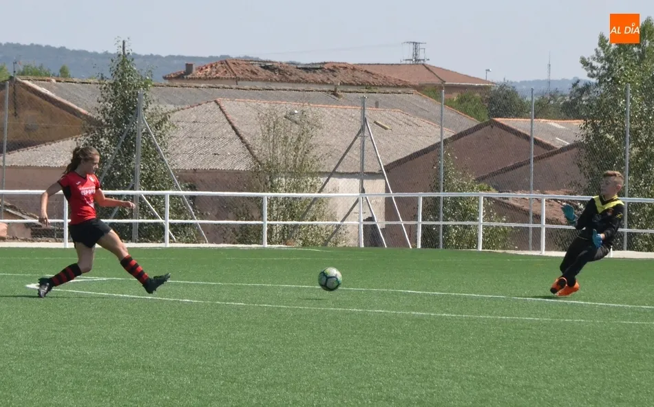 Foto 5 - El Ciudad Rodrigo disputa una tanda de amistosos contra el Salamanca FF con Rub&eacute;n en el recuerdo  