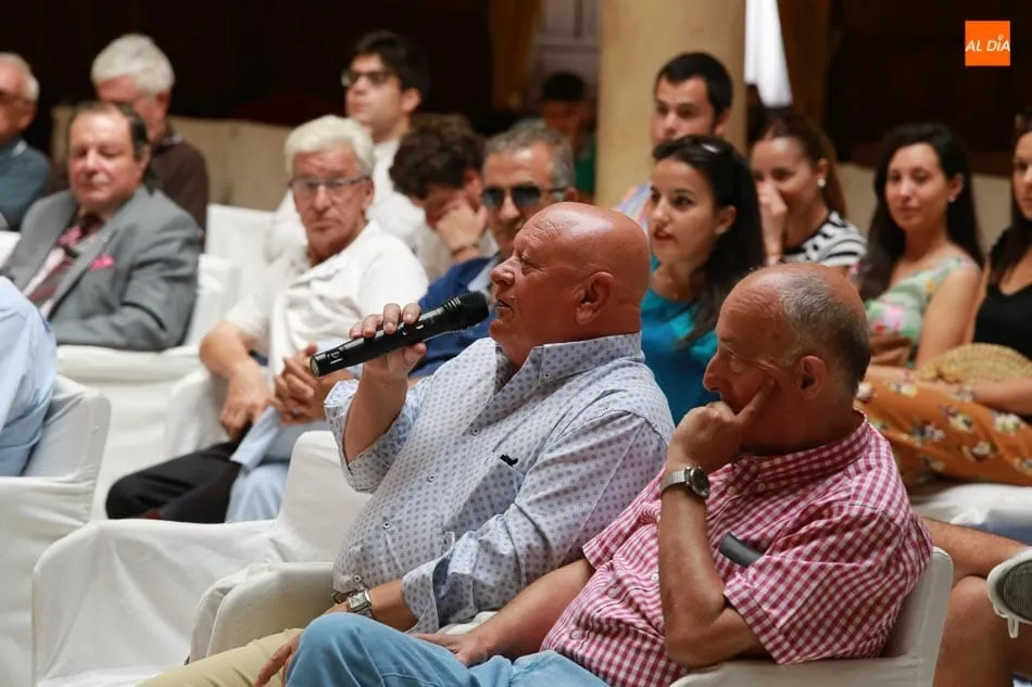 Foto 7 - &lsquo;Los Aperitivos Taurinos del Casino&rsquo; reivindican a los ausentes de la Feria con otro lleno de...