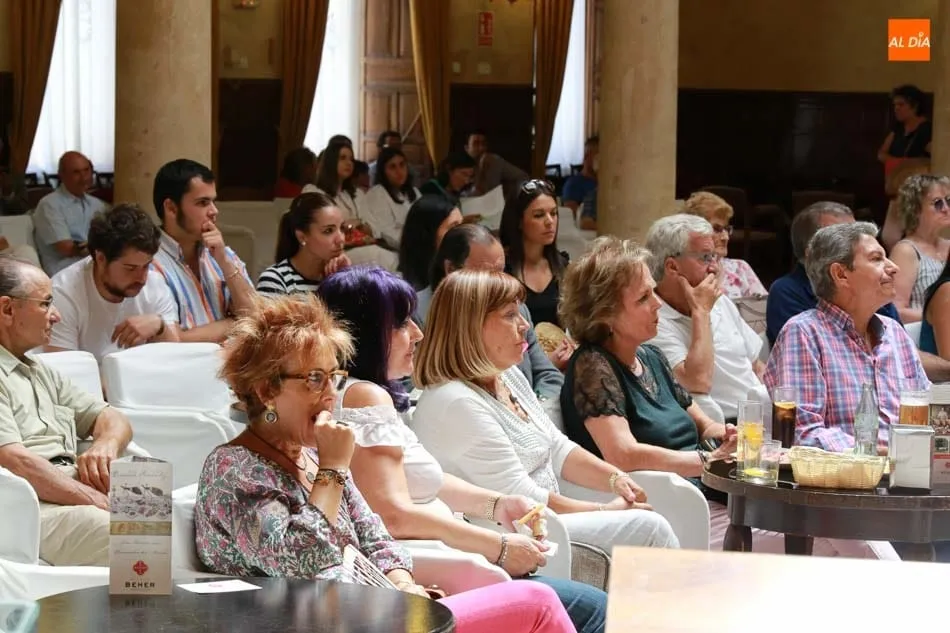 Foto 6 - &lsquo;Los Aperitivos Taurinos del Casino&rsquo; reivindican a los ausentes de la Feria con otro lleno de...
