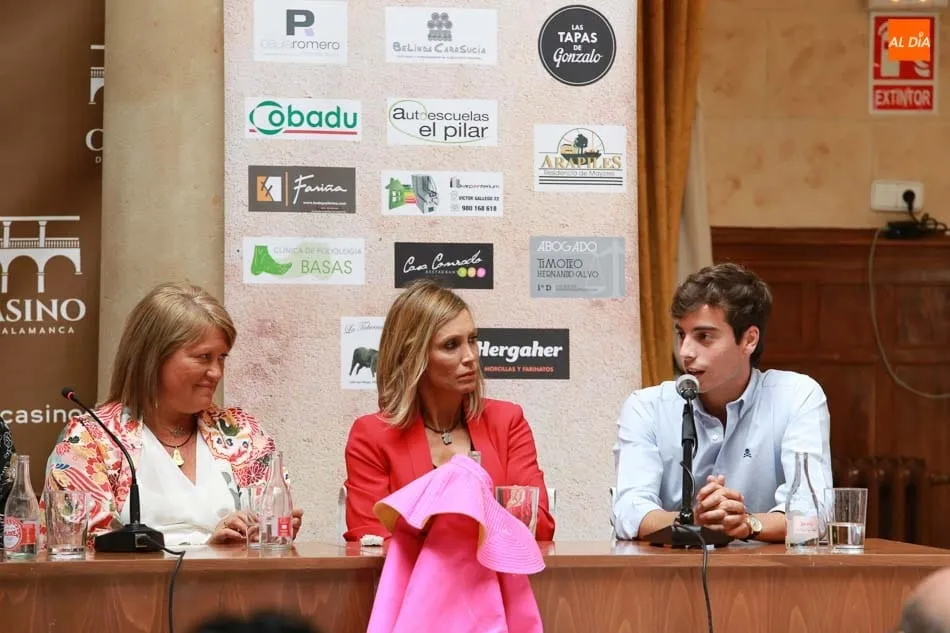 Foto 5 - &lsquo;Los Aperitivos Taurinos del Casino&rsquo; reivindican a los ausentes de la Feria con otro lleno de...