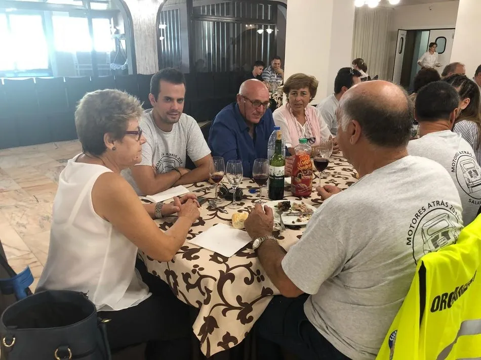 Foto 10 - La VII Concentraci&oacute;n Nacional &lsquo;Motores Atr&aacute;s&rsquo; visita Vitigudino  