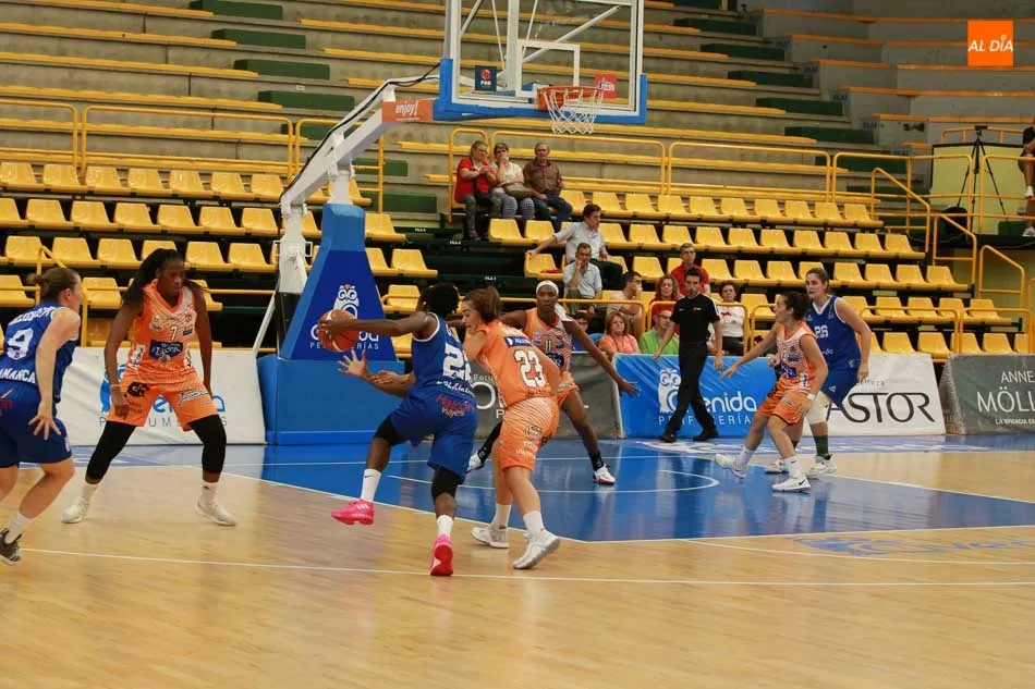 Foto 9 - Perfumer&iacute;as Avenida cae (66-74) ante el Zamarat en su primer test de pretemporada