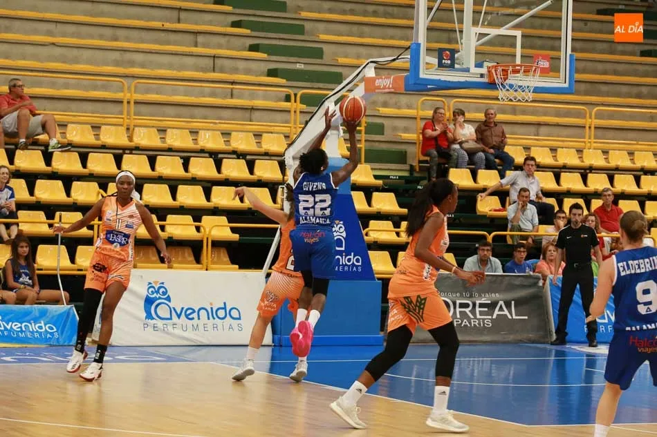 Foto 7 - Perfumer&iacute;as Avenida cae (66-74) ante el Zamarat en su primer test de pretemporada