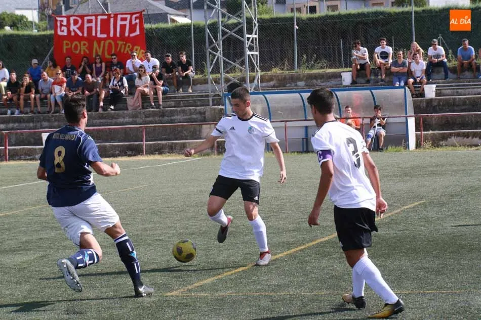 Foto 7 - Derrota del Helm&aacute;ntico en la Regional Juvenil y empate del Infantil del Santa Marta