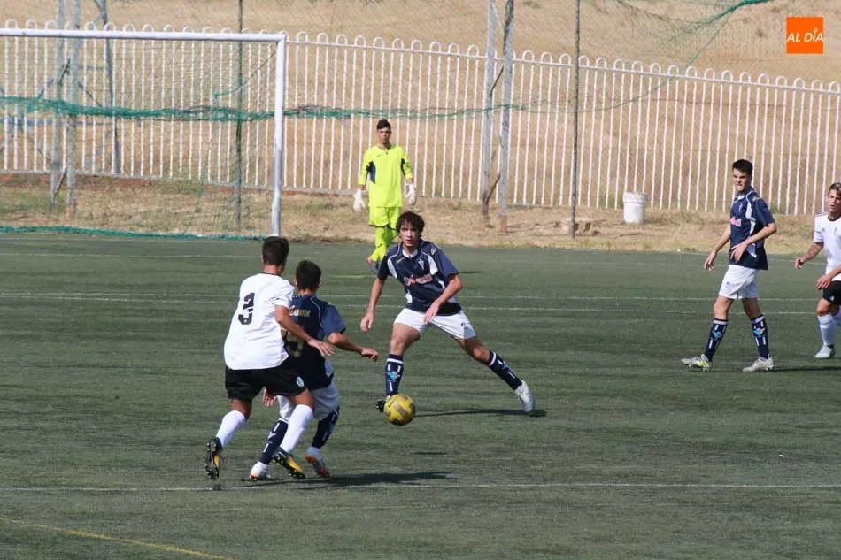 Foto 5 - Derrota del Helm&aacute;ntico en la Regional Juvenil y empate del Infantil del Santa Marta