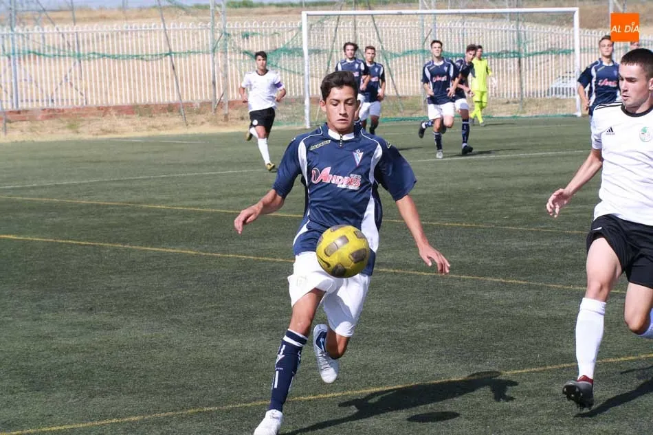 Foto 4 - Derrota del Helm&aacute;ntico en la Regional Juvenil y empate del Infantil del Santa Marta