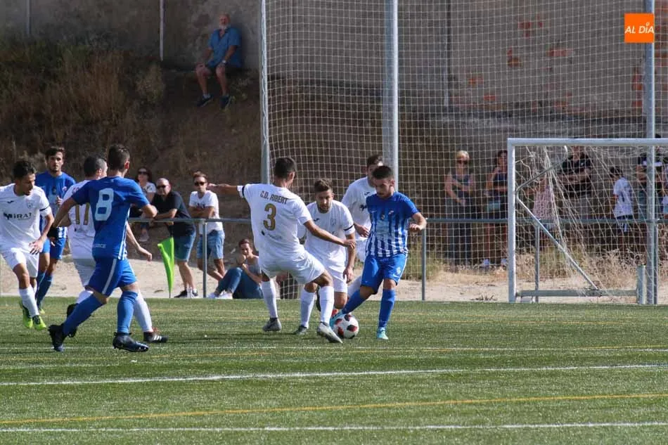 Foto 7 - El B&eacute;jar Industrial suma y sigue y duro rev&eacute;s para el Ribert y el filial del Salamanca UDS