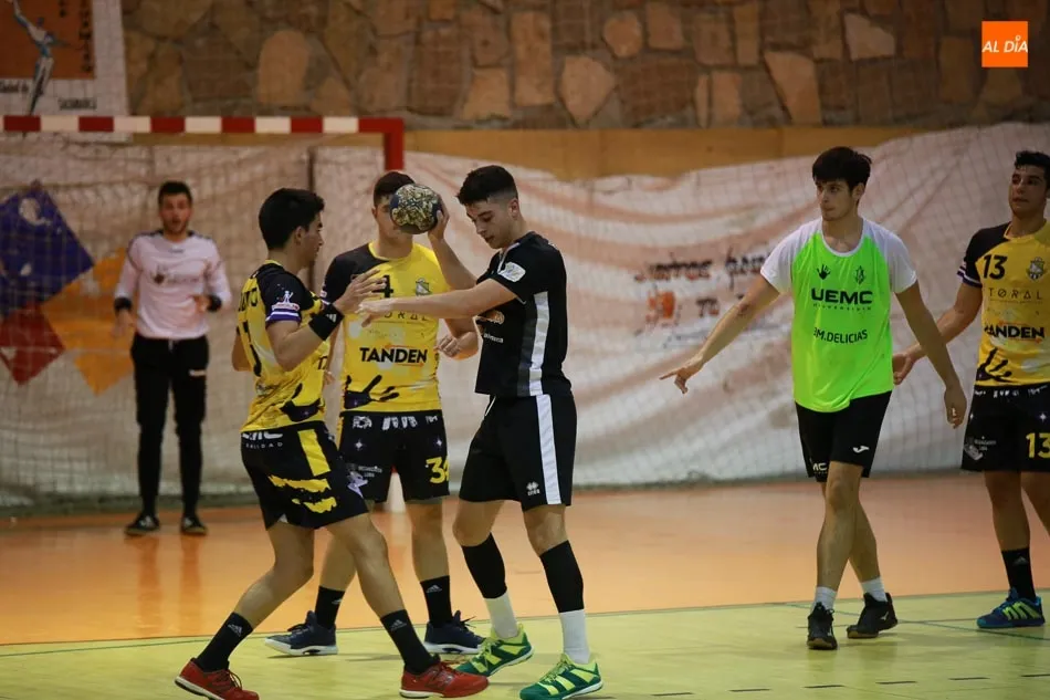 Foto 2 - El Sanal&oacute;n supera al Delicias (27-22) en otro fin de semana de Ferias con m&uacute;ltiples actividades