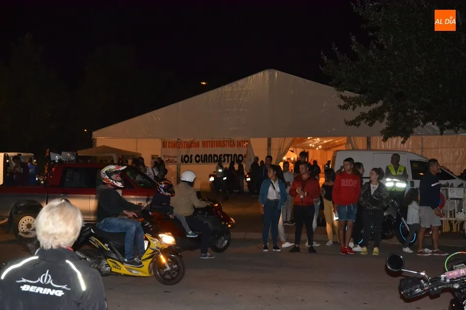 Foto 4 - Unas 175 monturas recorren las calles en la cl&aacute;sica ruta nocturna  