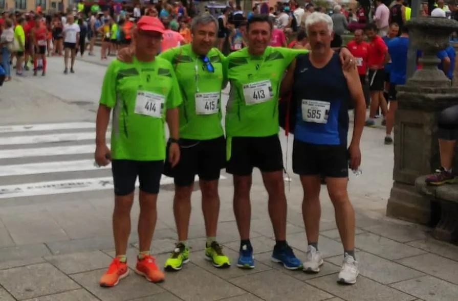 Cuatro atletas de Cazahítos participan en Lugo en la 5ª Media Maratón Ribadeo – As Catedrais  