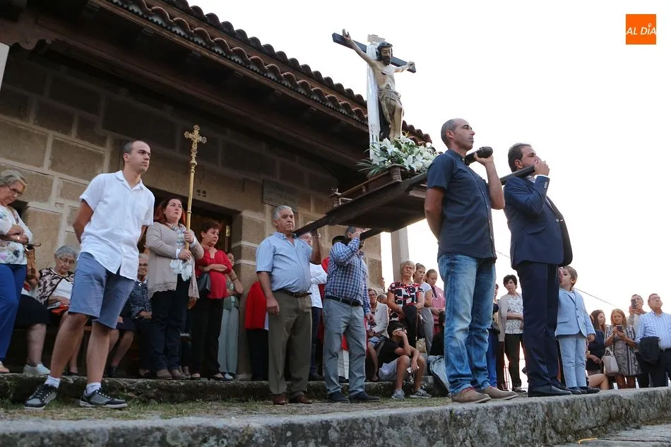 Foto 10 - El Cristo de las Batallas regresa a la ermita tras una intensa subasta