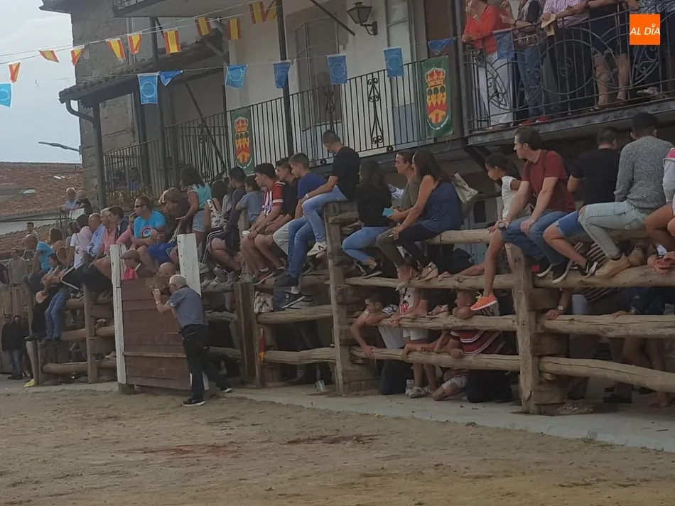 Foto 5 - La plaza vuelve a vivir una nueva jornada taurina llena de emoci&oacute;n