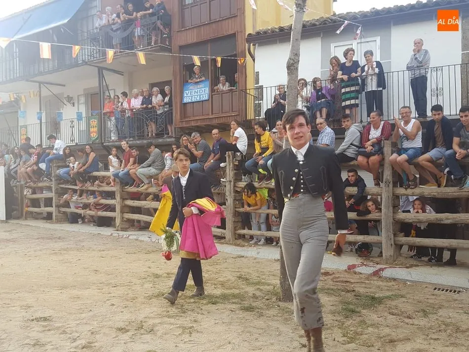 Foto 4 - La plaza vuelve a vivir una nueva jornada taurina llena de emoci&oacute;n