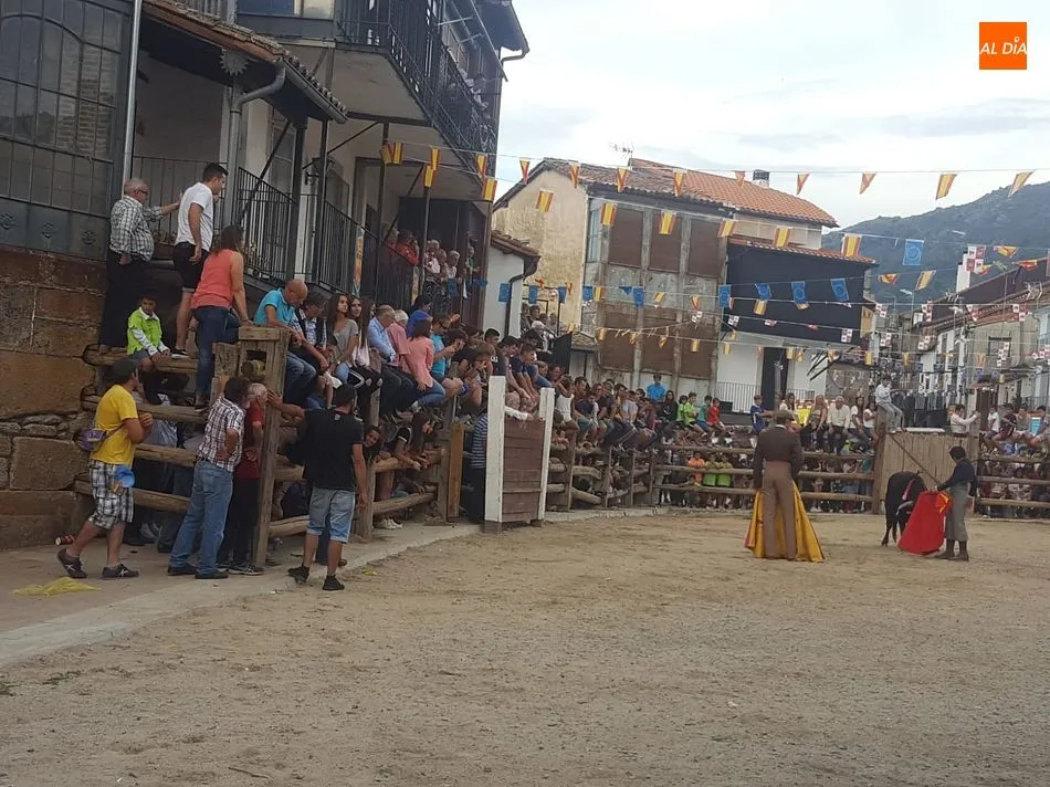 Foto 3 - La plaza vuelve a vivir una nueva jornada taurina llena de emoci&oacute;n