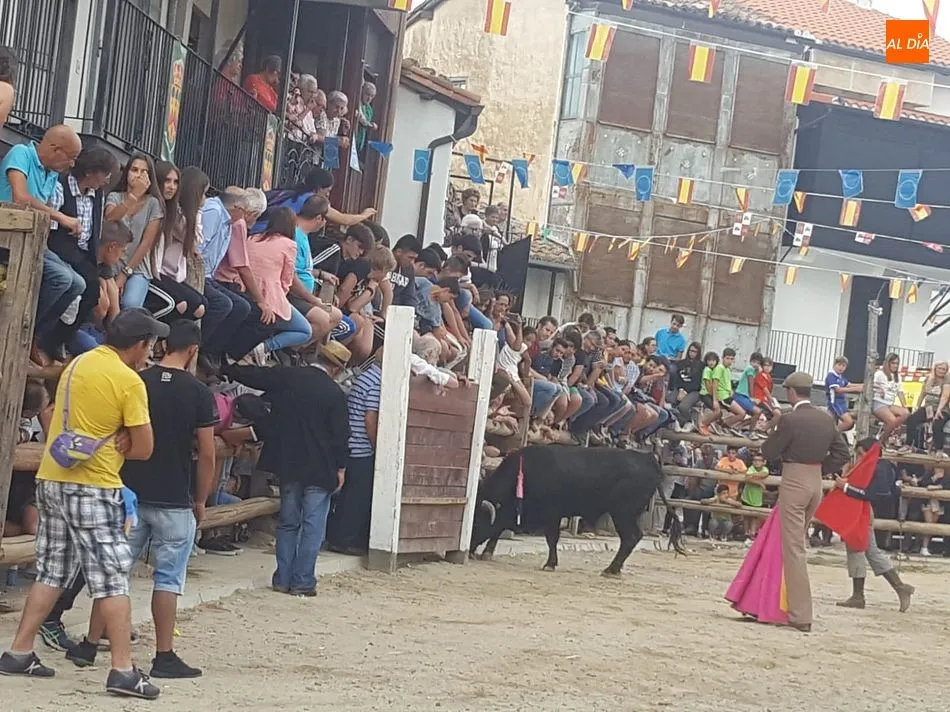 Foto 2 - La plaza vuelve a vivir una nueva jornada taurina llena de emoci&oacute;n