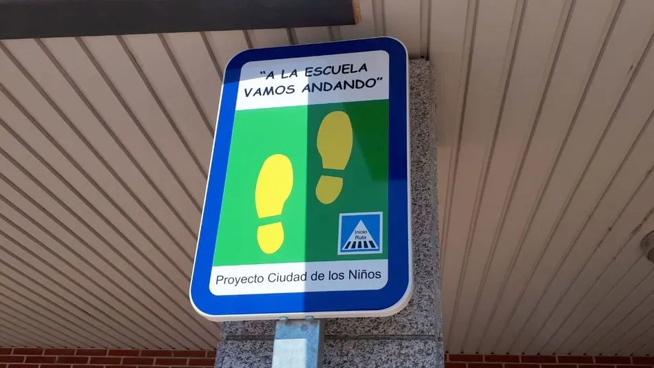 Un nuevo sistema de señalización incrementa la seguridad vial de la ruta escolar  