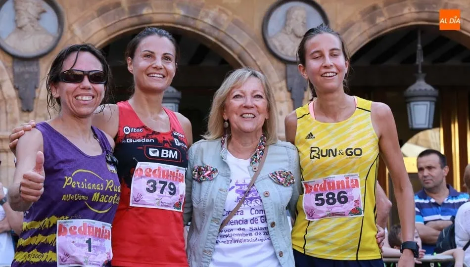 Isabel Almaraz, Gema Martín y Verónica Sánchez Moríñigo, junto a la concejala Klimowitz. Fotos: Alberto Martín