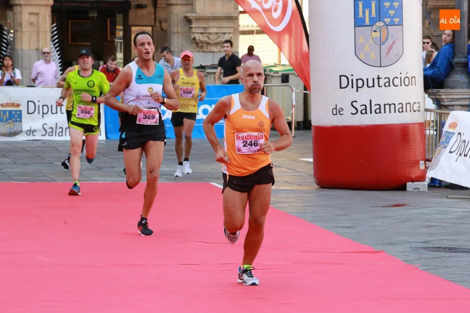 Foto 11 - Salamanca visibiliza un a&ntilde;o m&aacute;s la Violencia de G&eacute;nero con una carrera muy participativa