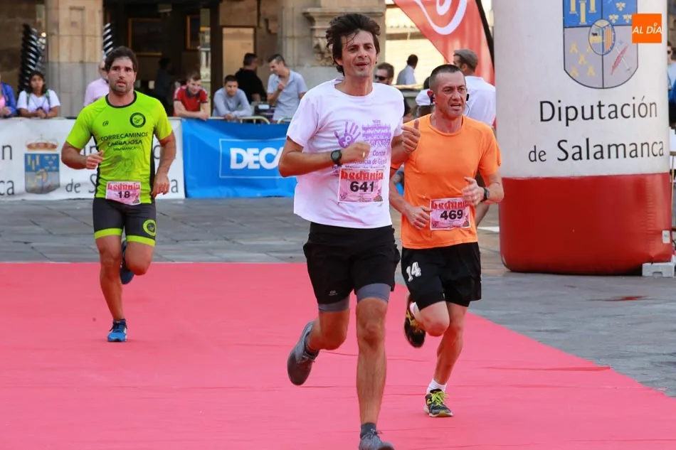 Foto 5 - Salamanca visibiliza un a&ntilde;o m&aacute;s la Violencia de G&eacute;nero con una carrera muy participativa