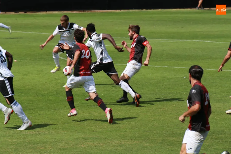 Foto 7 - El Salamanca UDS suma su primera victoria con una goleada frente al&nbsp; Uni&oacute;n Adarve (4-3)