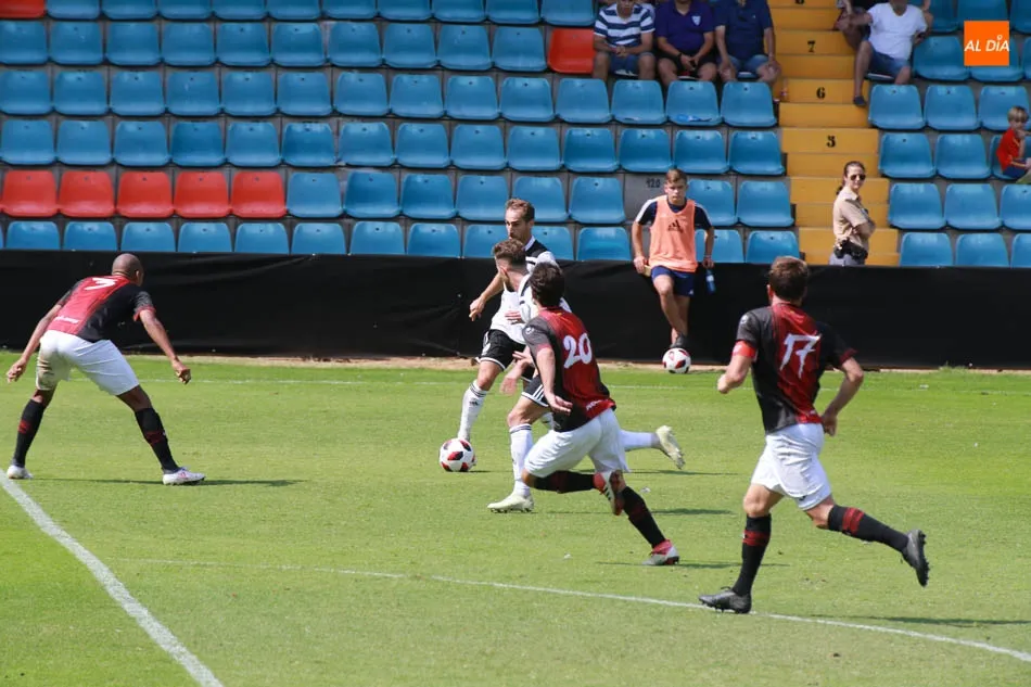 Foto 6 - El Salamanca UDS suma su primera victoria con una goleada frente al&nbsp; Uni&oacute;n Adarve (4-3)