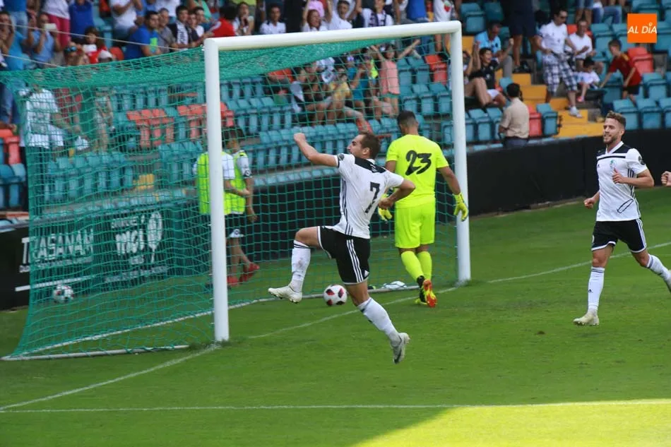Foto 5 - El Salamanca UDS suma su primera victoria con una goleada frente al&nbsp; Uni&oacute;n Adarve (4-3)