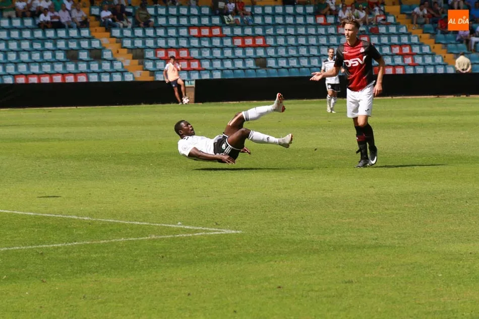 Foto 2 - El Salamanca UDS suma su primera victoria con una goleada frente al&nbsp; Uni&oacute;n Adarve (4-3)