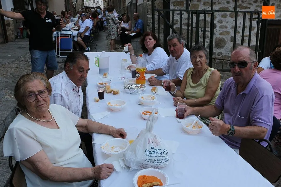 Foto 9 - Medio millar de personas despiden las fiestas del Cristo