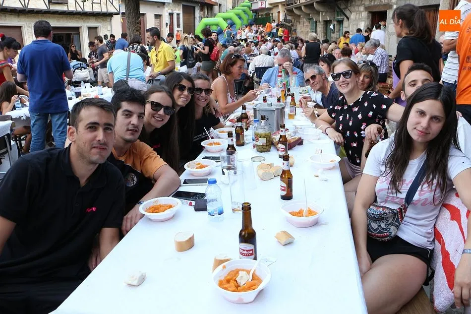 Foto 7 - Medio millar de personas despiden las fiestas del Cristo