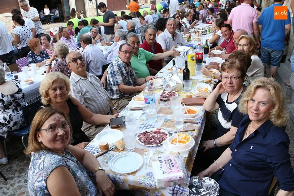 Foto 6 - Medio millar de personas despiden las fiestas del Cristo
