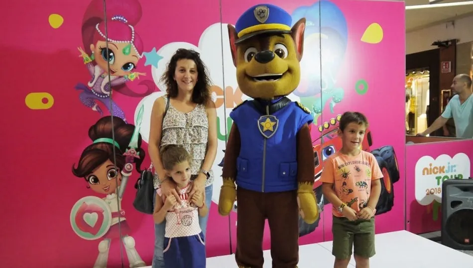 Uno de los personajes de la Patrulla Canina, junto a clientes de El Tormes