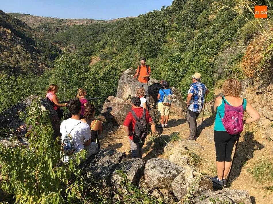 Los participantes recorrieron la ruta de los molinos y los yacimientos visigodos