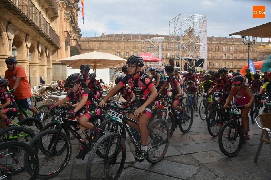 Foto 11 - La Semana Europea de la Movilidad comienza con un multitudinario D&iacute;a de la Bici