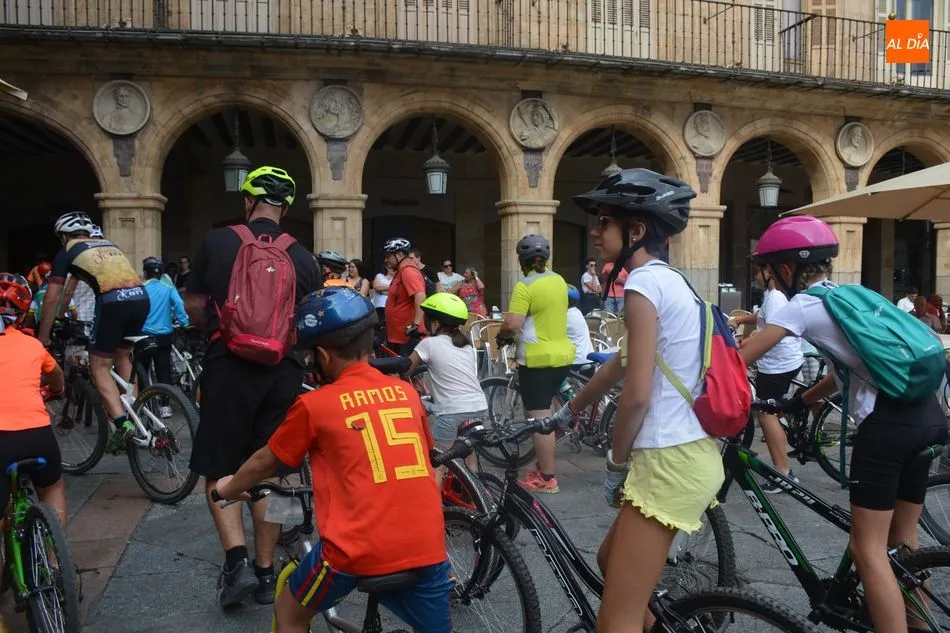 Foto 4 - La Semana Europea de la Movilidad comienza con un multitudinario D&iacute;a de la Bici